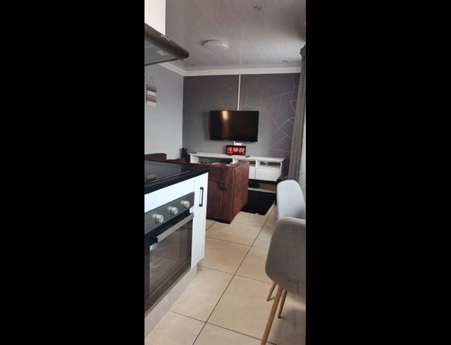 2 BEDROOM HOUSE FOR SALE IN BEVERLEY HILLS